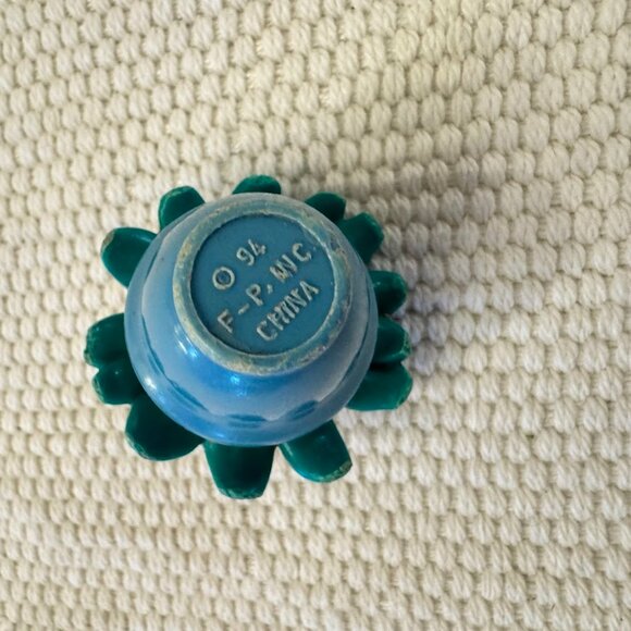 Fisher-Price Loving Family Dollhouse Plant with Pink Flowers in Blue Pot - Picture 3 of 4